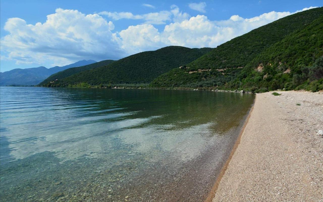 The Lake House" -Trichonida Lake Marathias  외부 사진